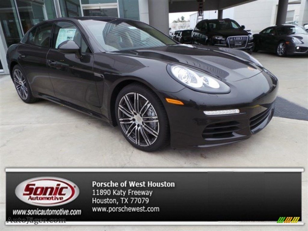 Carbon Grey Metallic / Black/Luxor Beige Porsche Panamera S