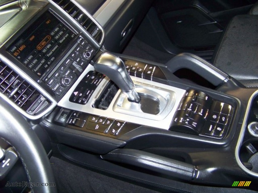 2011 Cayenne Turbo - Classic Silver Metallic / Black photo #21