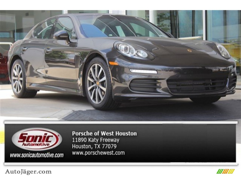 Carbon Grey Metallic / Black Porsche Panamera 