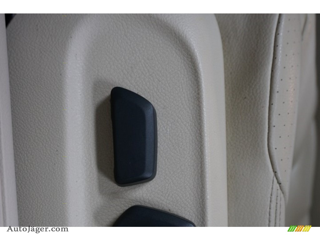 2010 Passat Komfort Sedan - Candy White / Cornsilk Beige photo #25