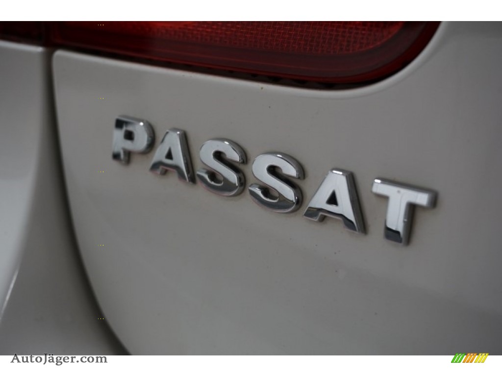 2010 Passat Komfort Sedan - Candy White / Cornsilk Beige photo #92