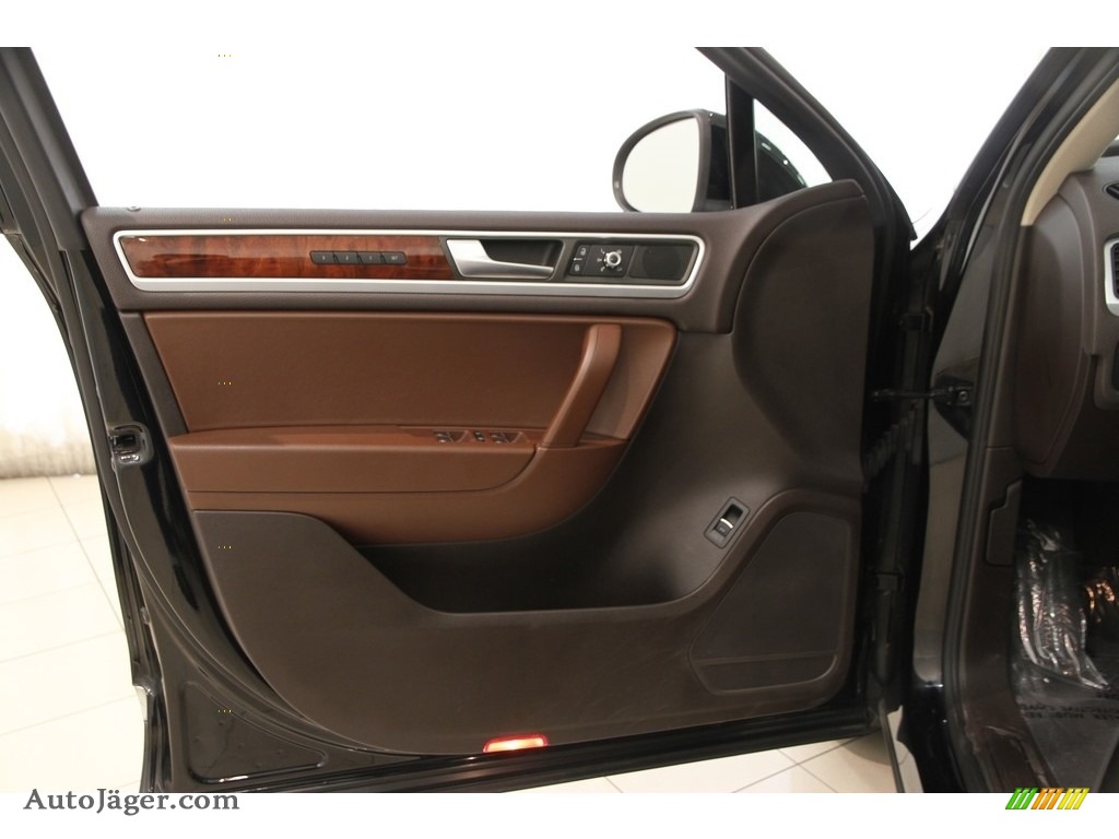 2013 Touareg VR6 FSI Lux 4XMotion - Black / Saddle Brown photo #4