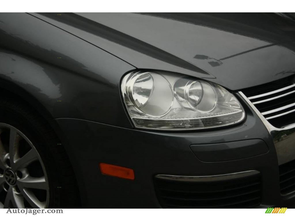 2010 Jetta SE Sedan - Platinum Grey Metallic / Titan Black photo #4