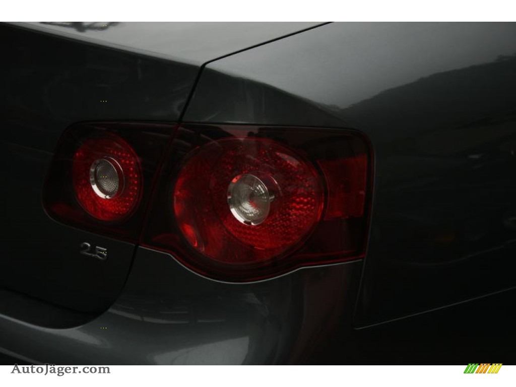 2010 Jetta SE Sedan - Platinum Grey Metallic / Titan Black photo #10