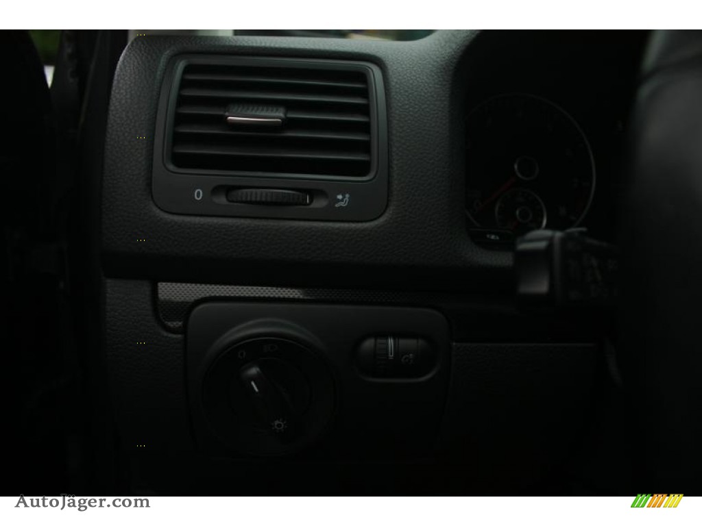 2010 Jetta SE Sedan - Platinum Grey Metallic / Titan Black photo #21