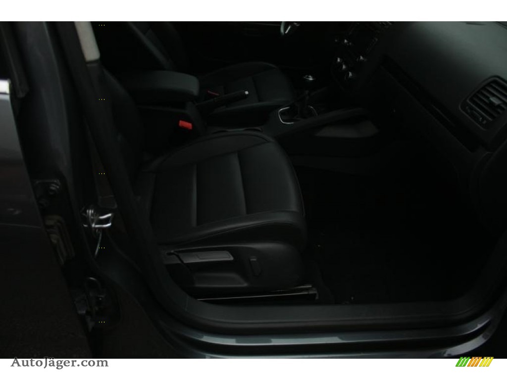 2010 Jetta SE Sedan - Platinum Grey Metallic / Titan Black photo #46