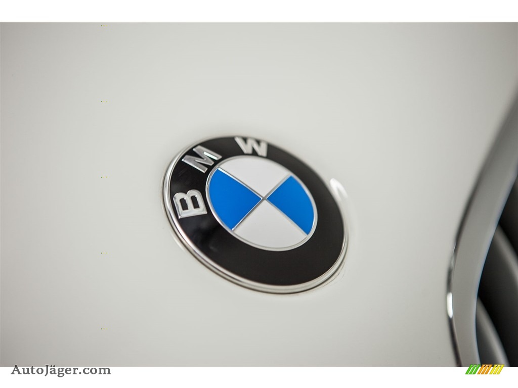2013 X5 xDrive 35i Premium - Alpine White / Sand Beige photo #28