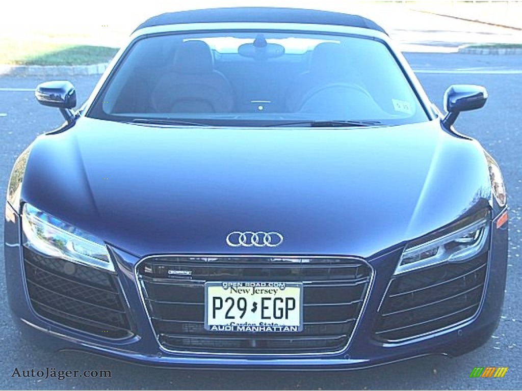 2014 R8 Spyder V8 - Estoril Blue Crystal Effect / Nougat Brown photo #1