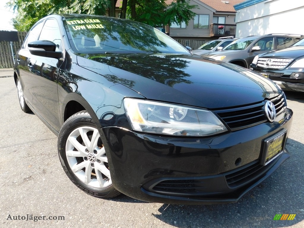 Black / Titan Black Volkswagen Jetta SE Sedan