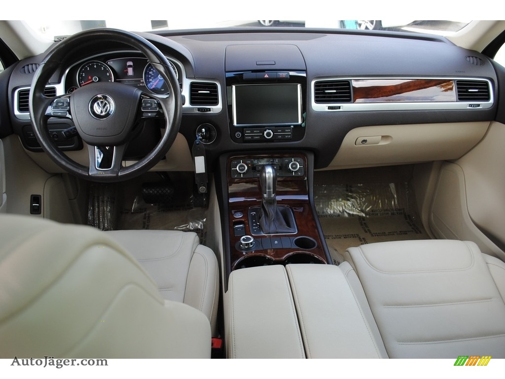 2014 Touareg V6 Lux 4Motion - Pure White / Cornsilk Beige photo #13
