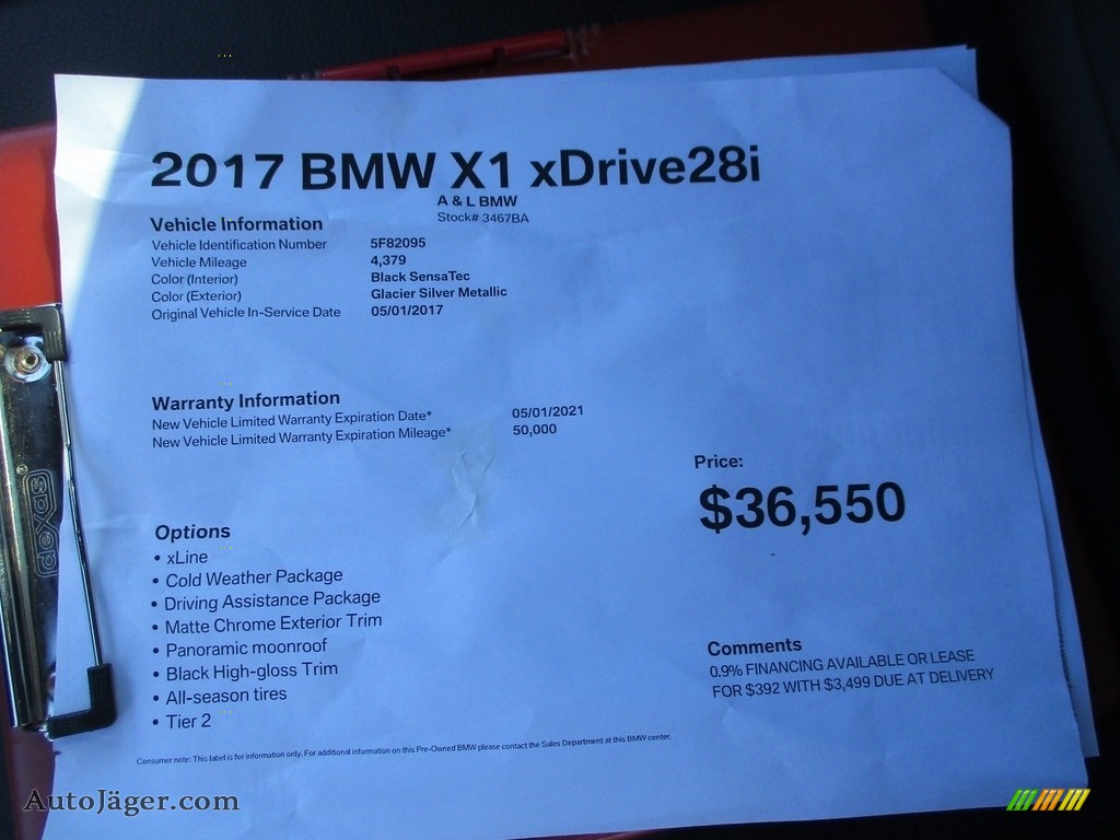 2017 X1 xDrive28i - Glacier Silver Metallic / Black photo #13