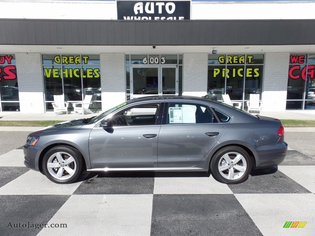 2013 Passat 2.5L SE - Platinum Gray Metallic / Titan Black photo #1