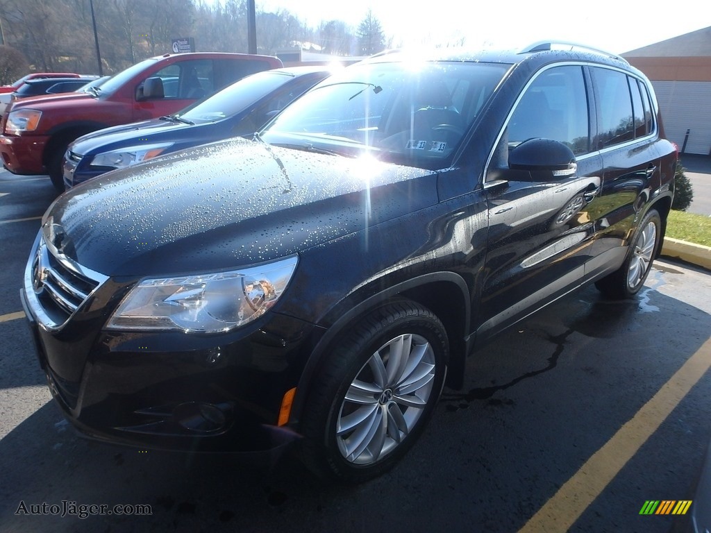 Deep Black Metallic / Charcoal Volkswagen Tiguan SE 4Motion