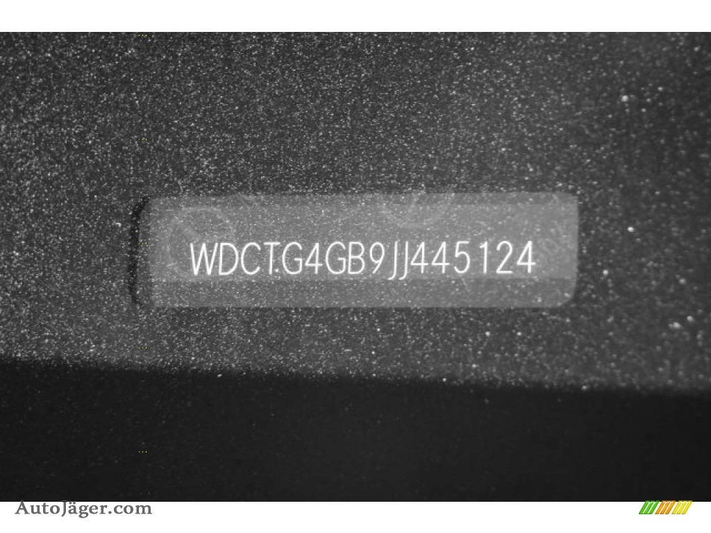 2018 GLA 250 4Matic - Cirrus White / Black photo #10
