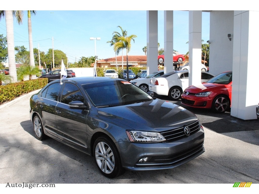 Platinum Gray Metallic / Titan Black Volkswagen Jetta SEL