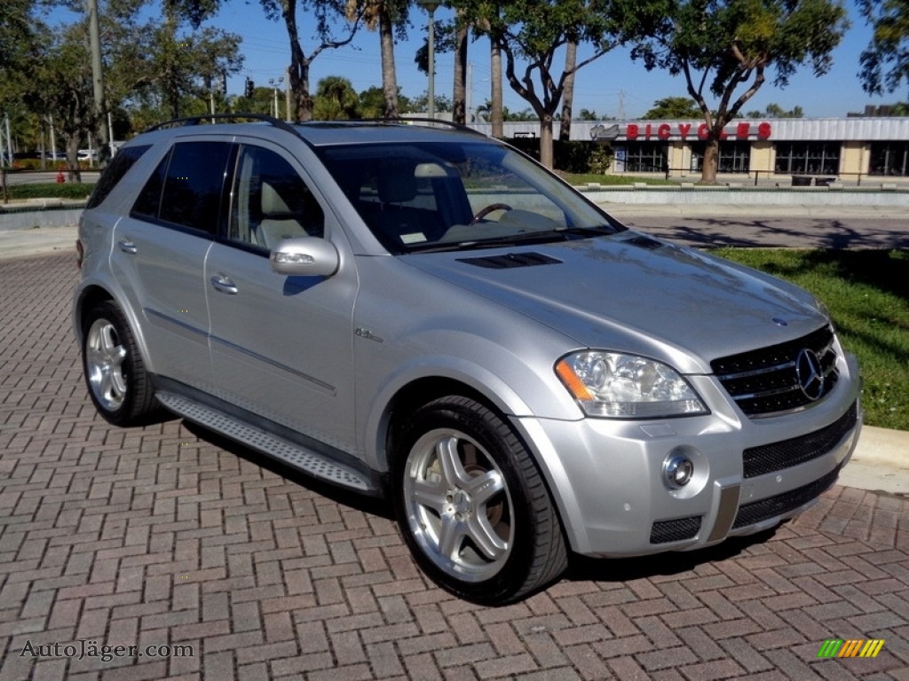 Iridium Silver Metallic / Ash Grey Mercedes-Benz ML 63 AMG 4Matic