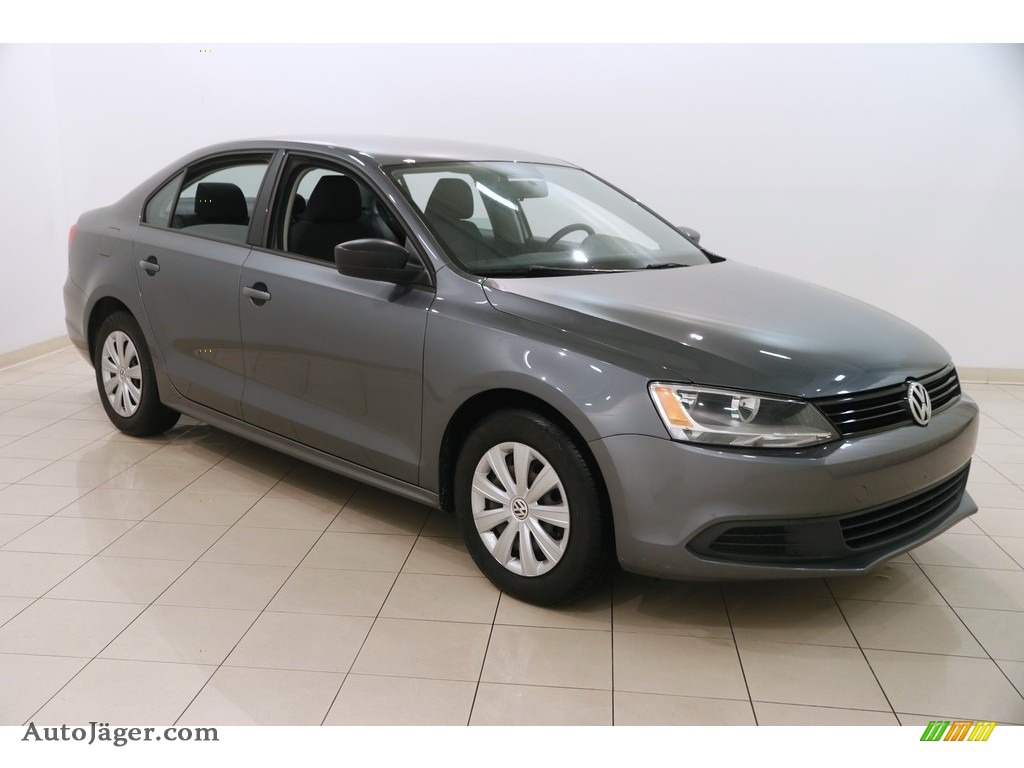 Platinum Gray Metallic / Titan Black Volkswagen Jetta S Sedan