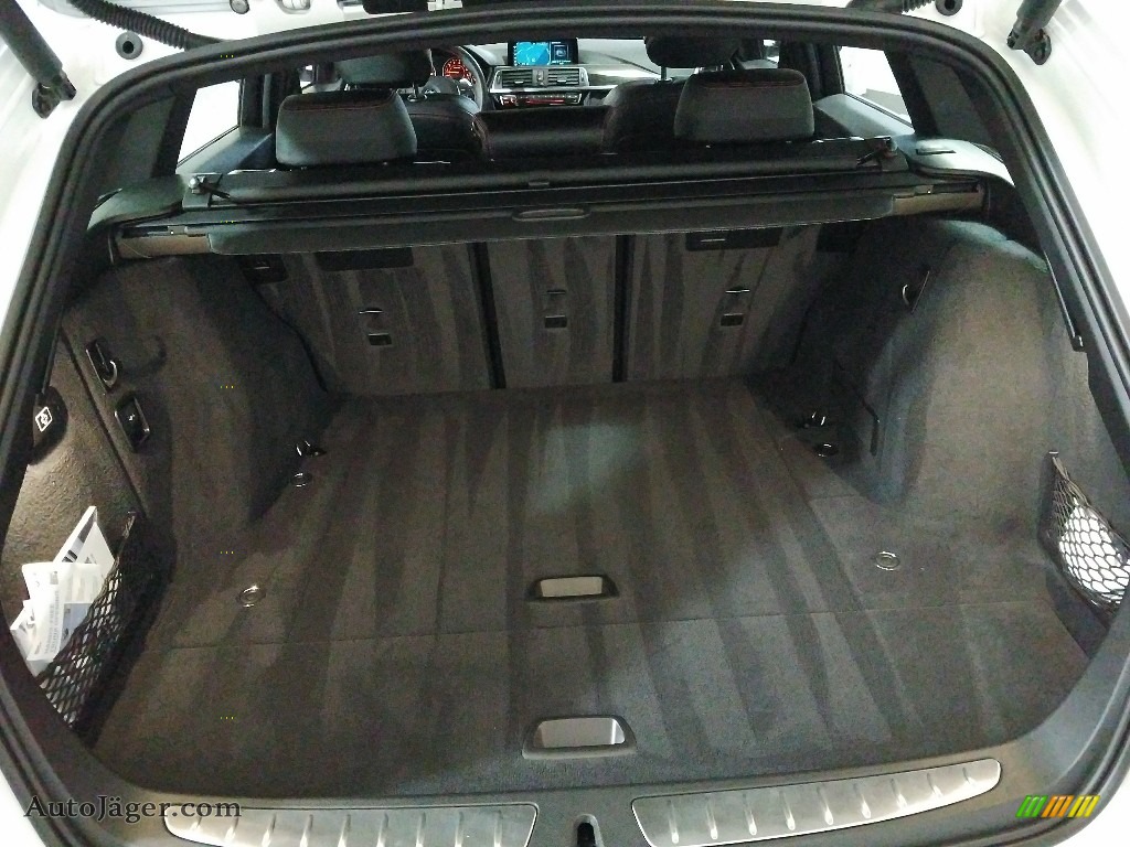 2017 3 Series 330i xDrive Sports Wagon - Alpine White / Black photo #8