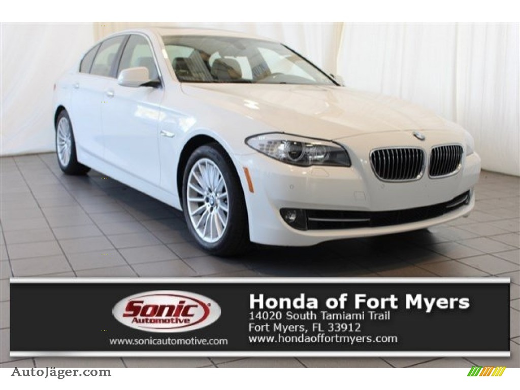 Alpine White / Venetian Beige BMW 5 Series 535i xDrive Sedan