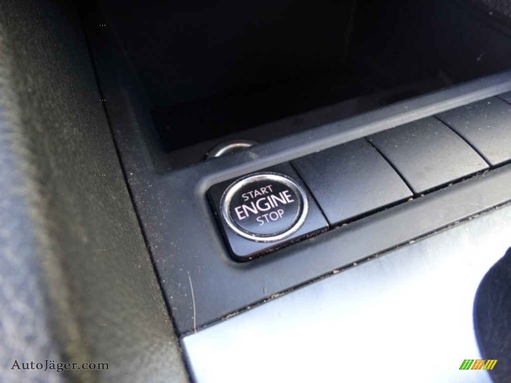 2011 Jetta SEL Sedan - Platinum Gray Metallic / Titan Black photo #26