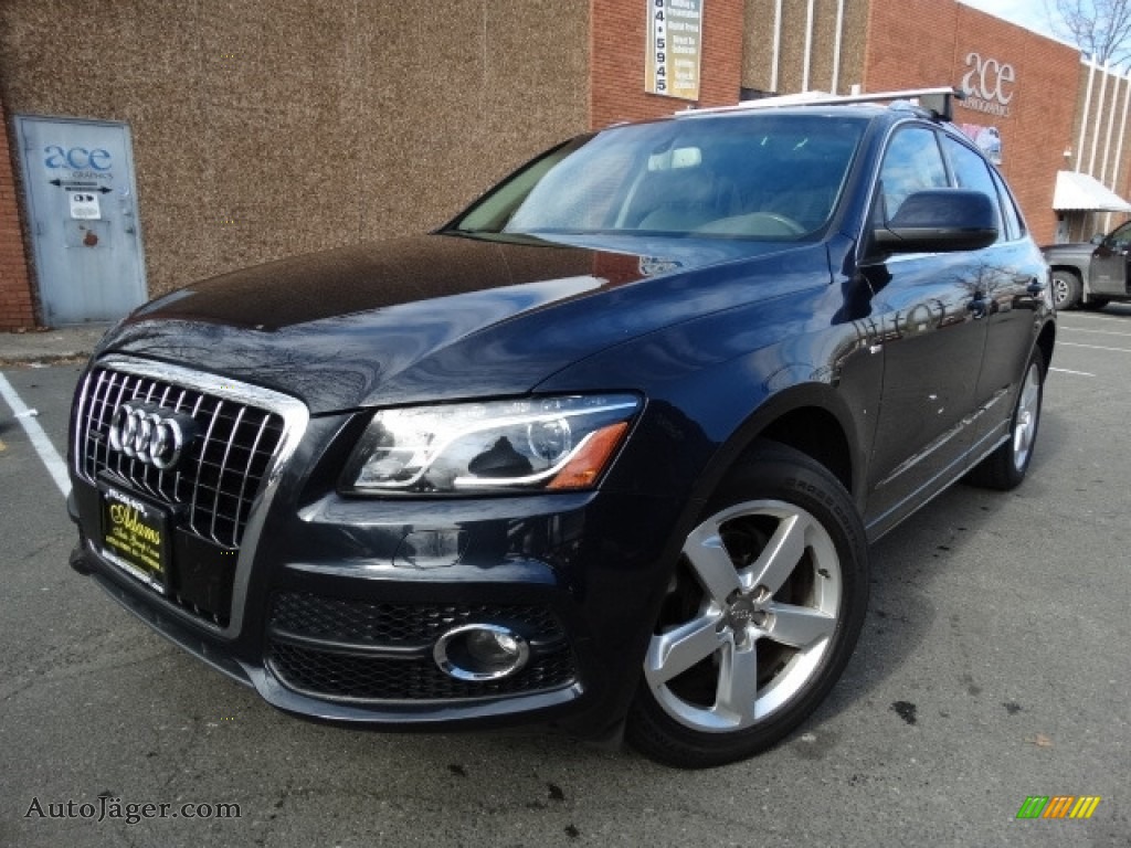 Brilliant Black / Light Gray Audi Q5 3.2 FSI quattro