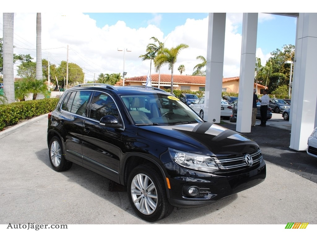 2012 Tiguan SE 4Motion - Deep Black Metallic / Beige photo #1