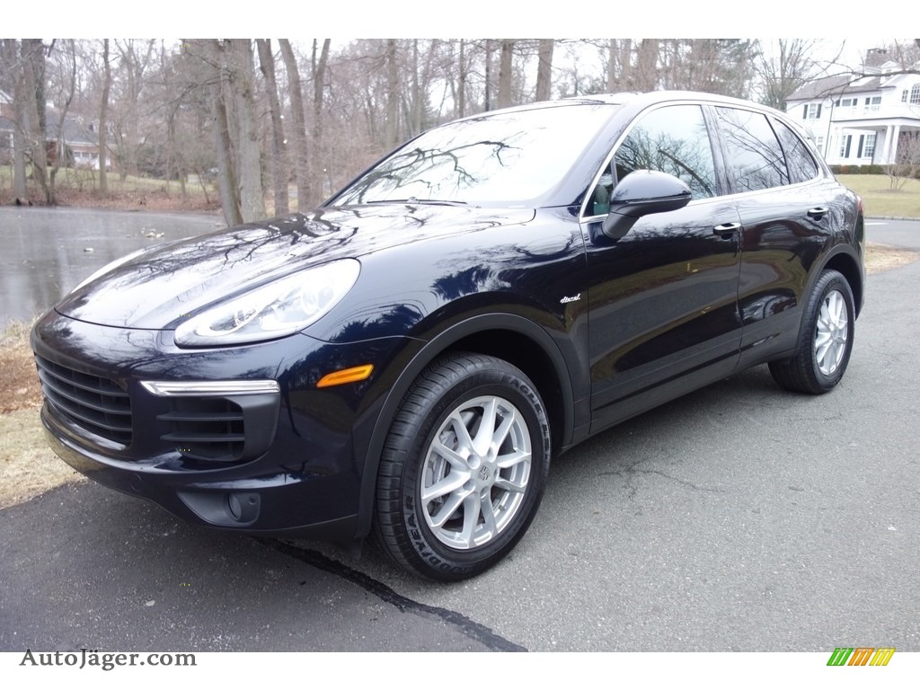 Moonlight Blue Metallic / Black/Luxor Beige Porsche Cayenne Diesel