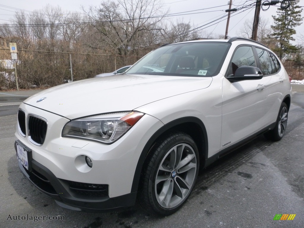 2015 X1 xDrive28i - Mineral White Metallic / Coral Red/Grey-Black Piping photo #1