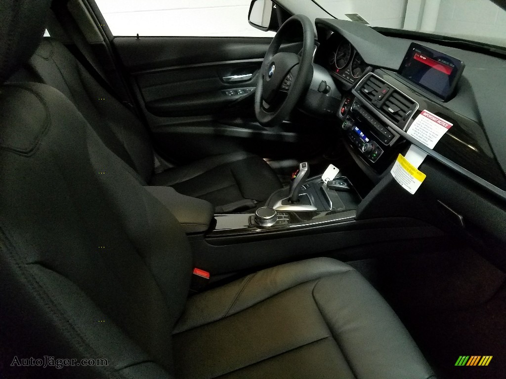 2018 3 Series 320i xDrive Sedan - Black Sapphire Metallic / Black photo #10