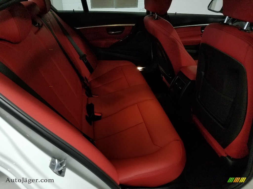 2018 3 Series 330i xDrive Sedan - Mineral White Metallic / Coral Red photo #11