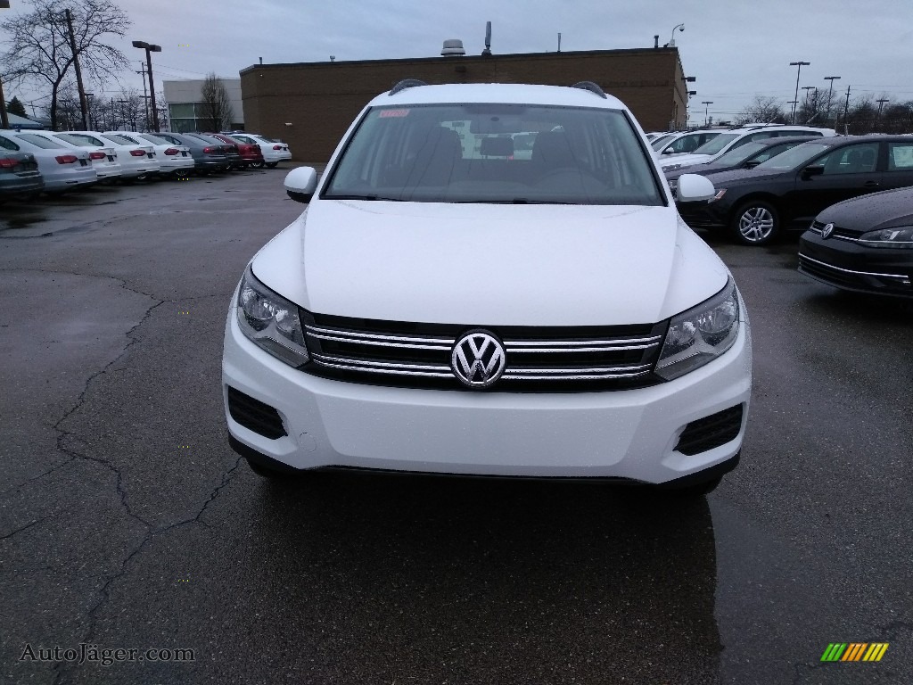 Pure White / Charcoal Volkswagen Tiguan Limited 2.0T 4Motion