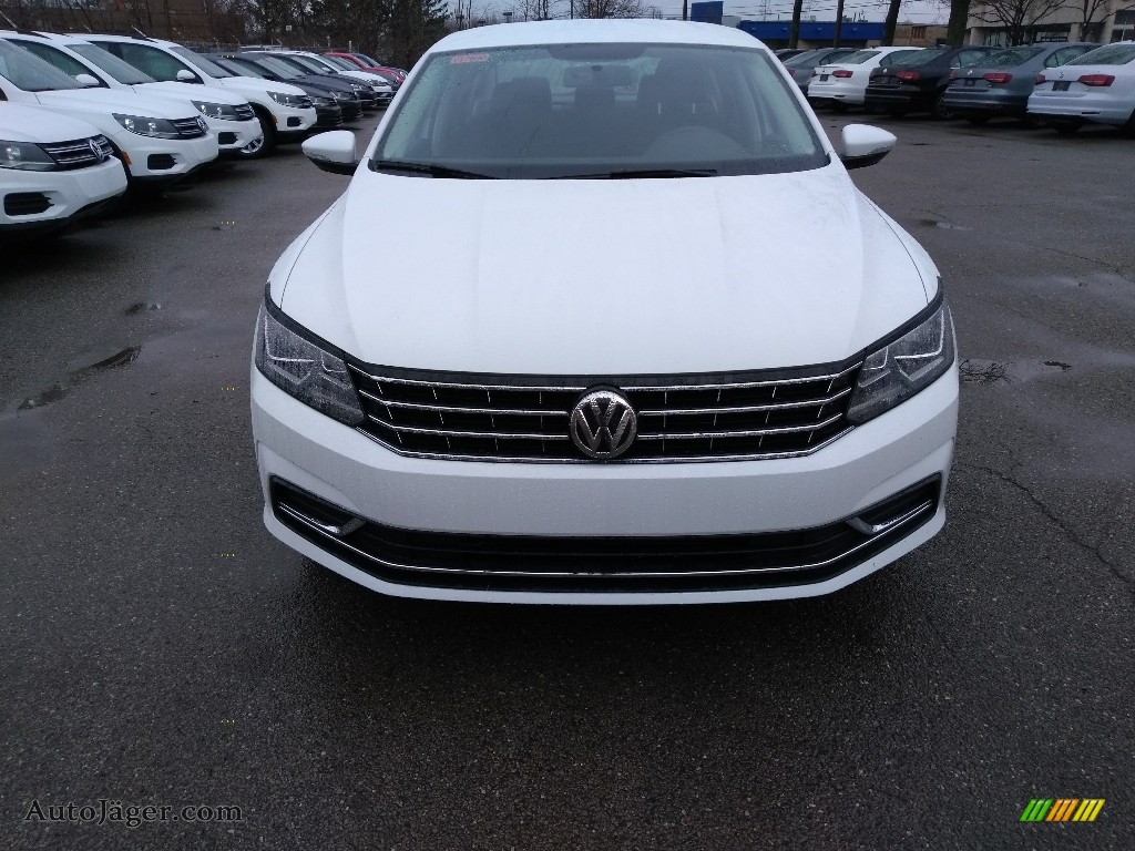 Pure White / Titan Black Volkswagen Passat S
