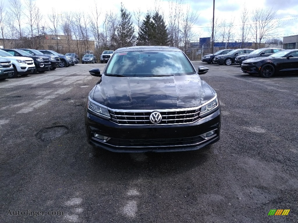 2018 Passat SE - Deep Black Pearl / Titan Black photo #1