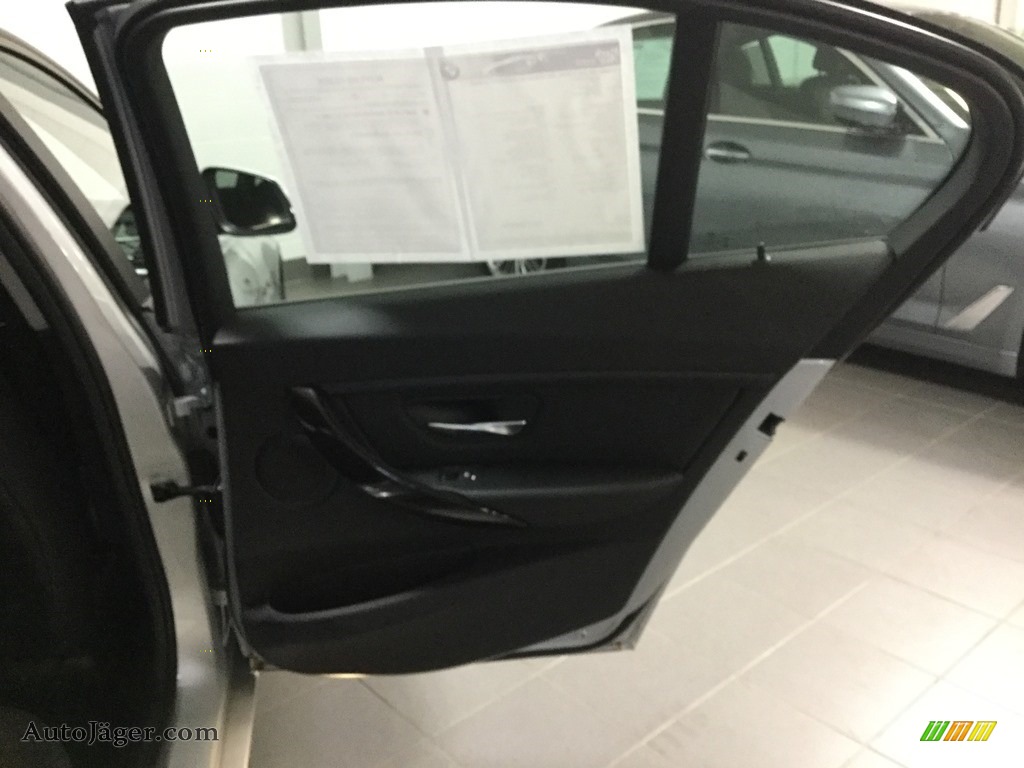 2018 3 Series 320i xDrive Sedan - Glacier Silver Metallic / Black photo #17