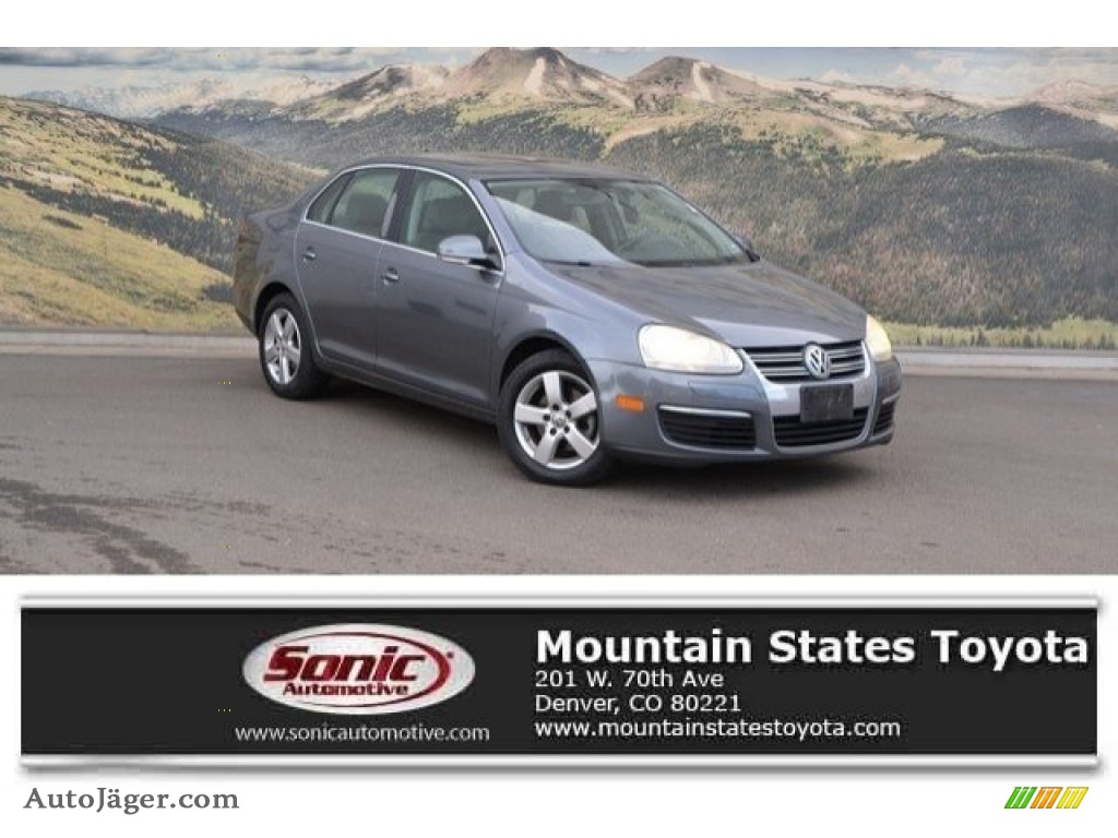 Platinum Grey Metallic / Art Grey Volkswagen Jetta SE Sedan