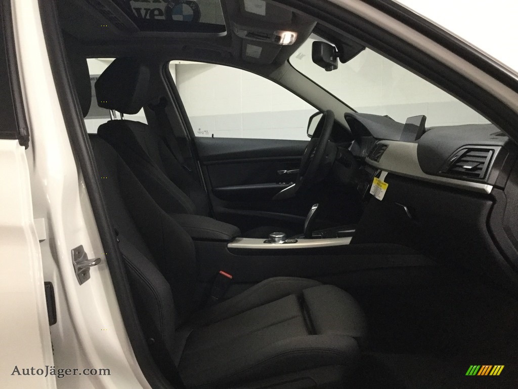 2018 3 Series 320i xDrive Sedan - Alpine White / Black photo #16