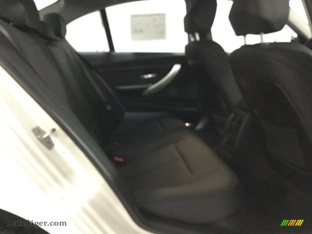 2018 3 Series 320i xDrive Sedan - Alpine White / Black photo #19