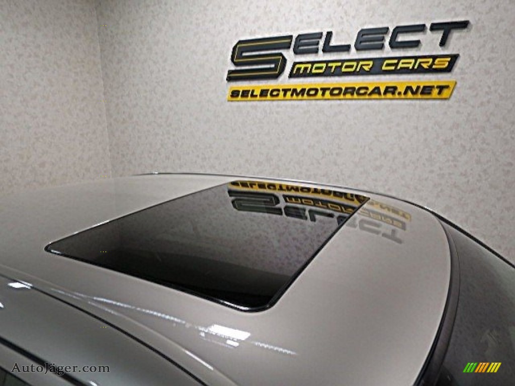 1999 E 320 Sedan - Smoke Silver Metallic / Parchment photo #13