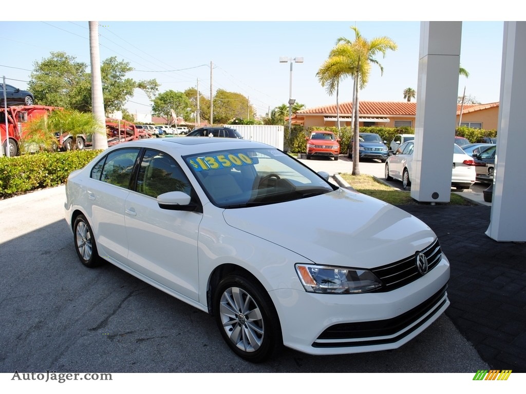 Pure White / Cornsilk Beige Volkswagen Jetta SE Sedan