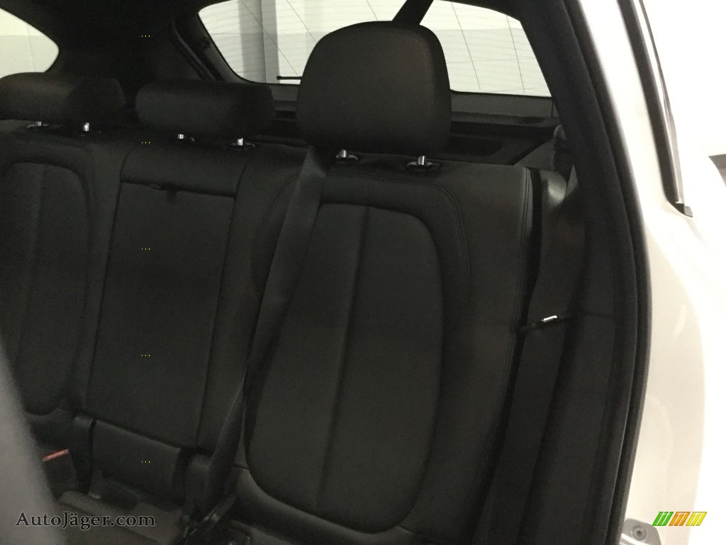 2018 X1 xDrive28i - Alpine White / Black photo #13
