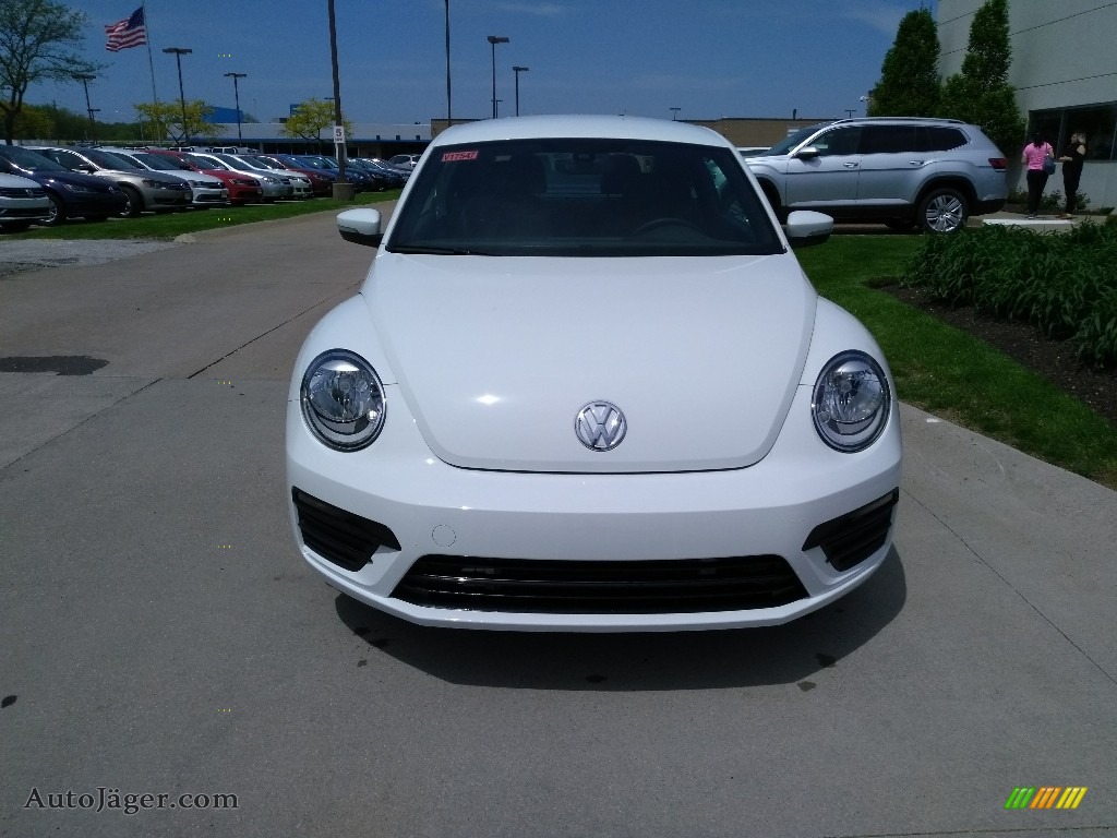 Pure White / Titan Black Volkswagen Beetle S