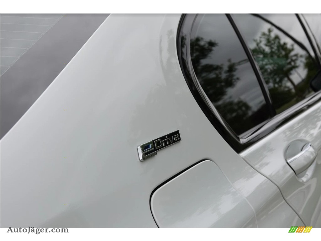 2017 7 Series 740e iPerformance xDrive Sedan - Mineral White Metallic / Black photo #22