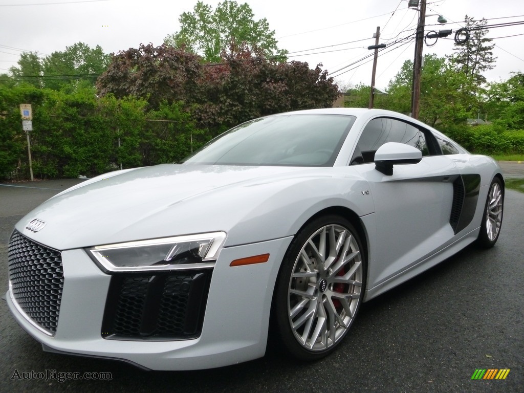 2017 R8 V10 - Suzuka Gray Metallic / Black/Express Red Stitching photo #1