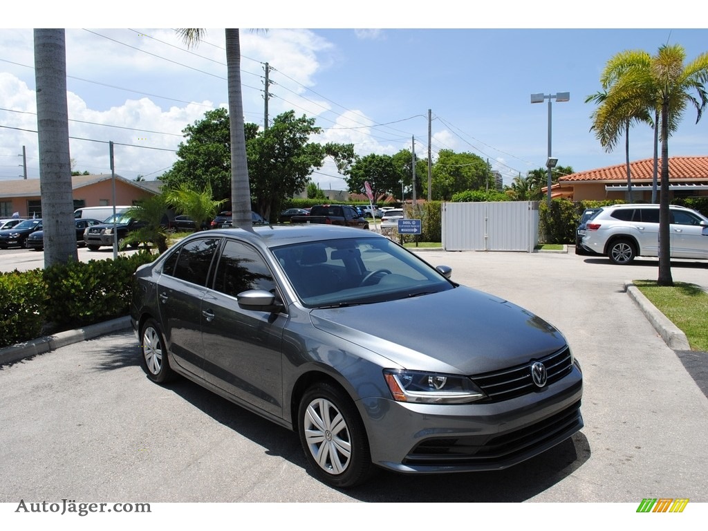 Platinum Gray Metallic / Black/Palladium Gray Volkswagen Jetta S