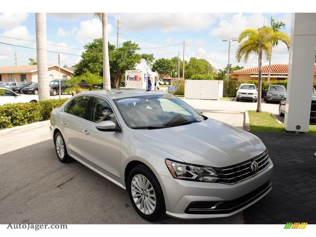 Reflex Silver Metallic / Titan Black Volkswagen Passat SE Sedan