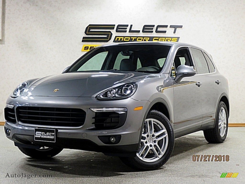 Palladium Metallic / Black Porsche Cayenne S