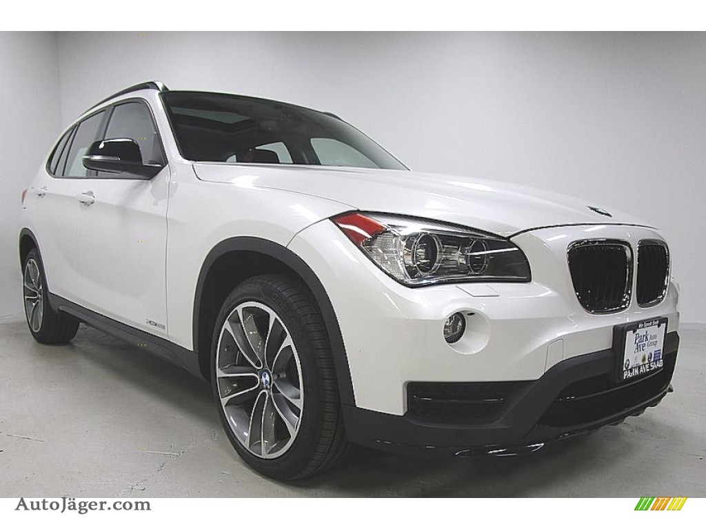 2015 X1 xDrive28i - Mineral White Metallic / Coral Red/Grey-Black Piping photo #7