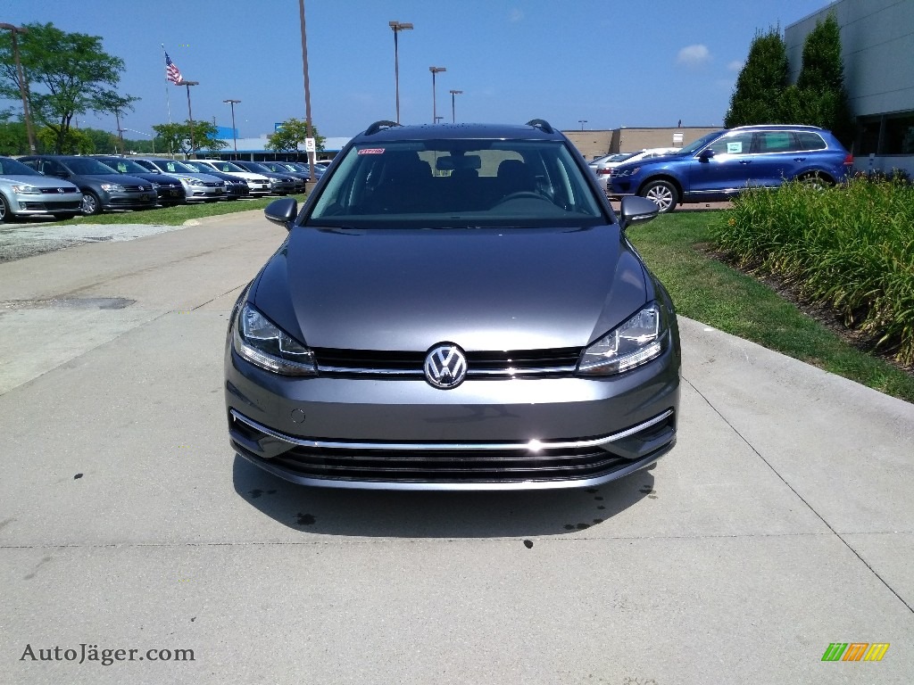 Platinum Gray Metallic / Titan Black Volkswagen Golf SportWagen SE