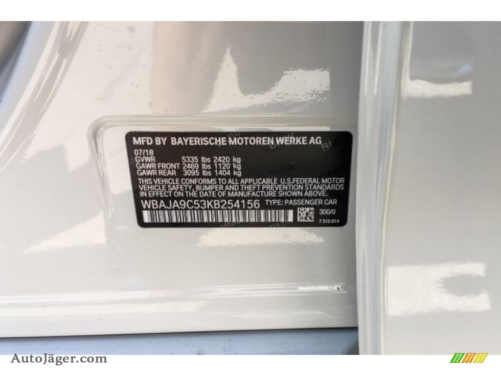 2019 5 Series 530e iPerformance Sedan - Alpine White / Black photo #11
