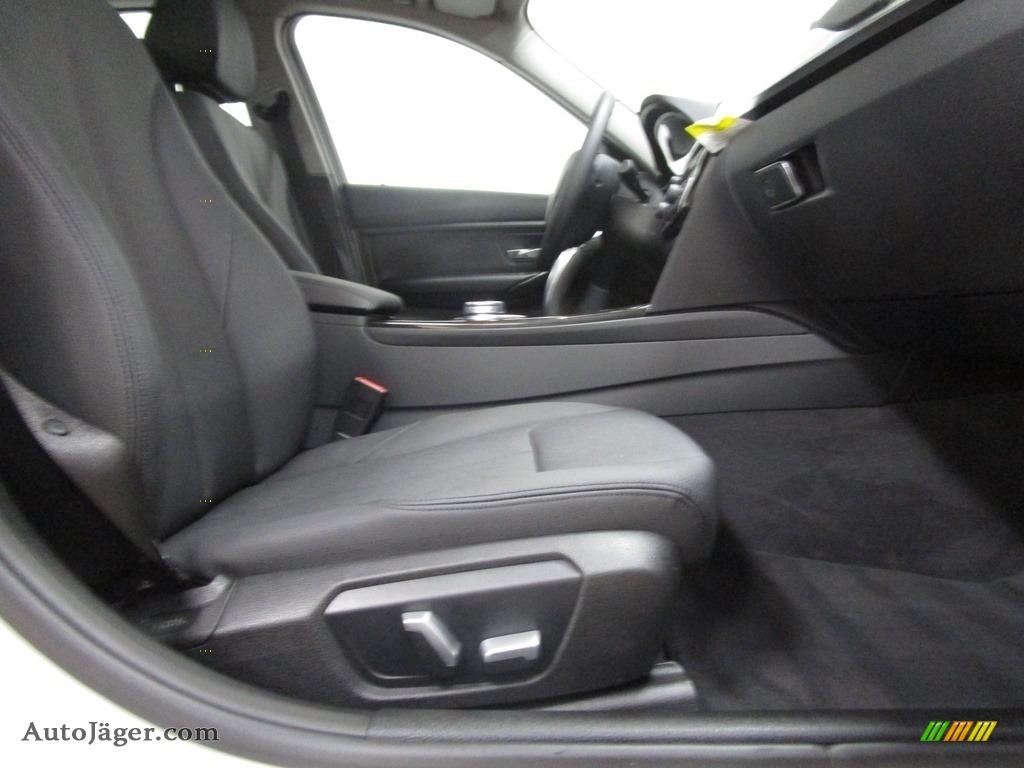 2018 3 Series 320i xDrive Sedan - Mineral White Metallic / Black photo #16